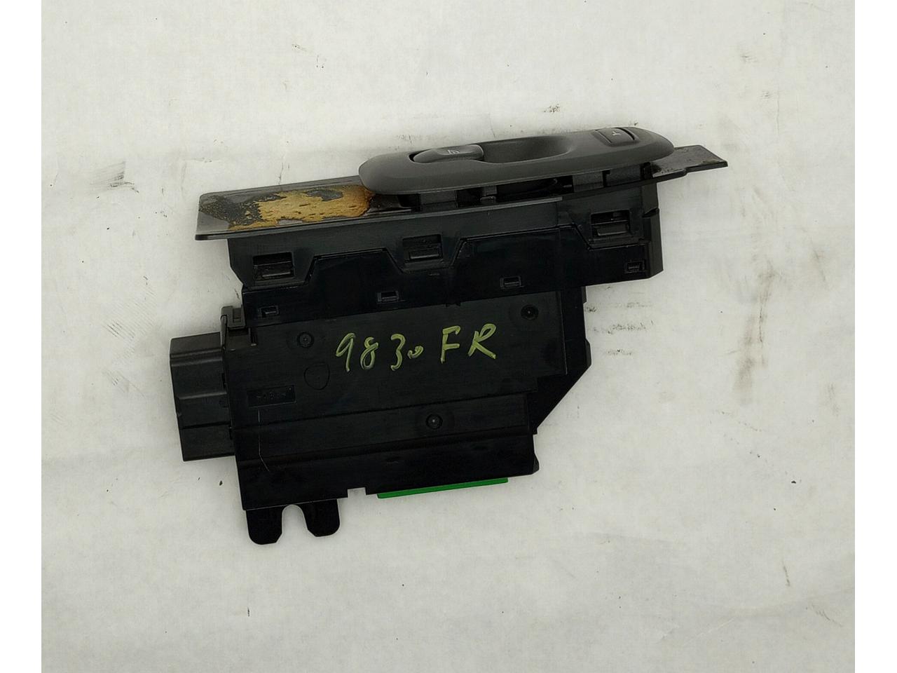 Volvo V70 Passenger Right Front Door Window Switch