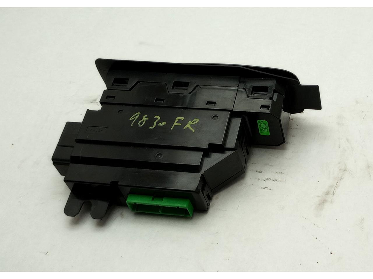 Volvo V70 Passenger Right Front Door Window Switch