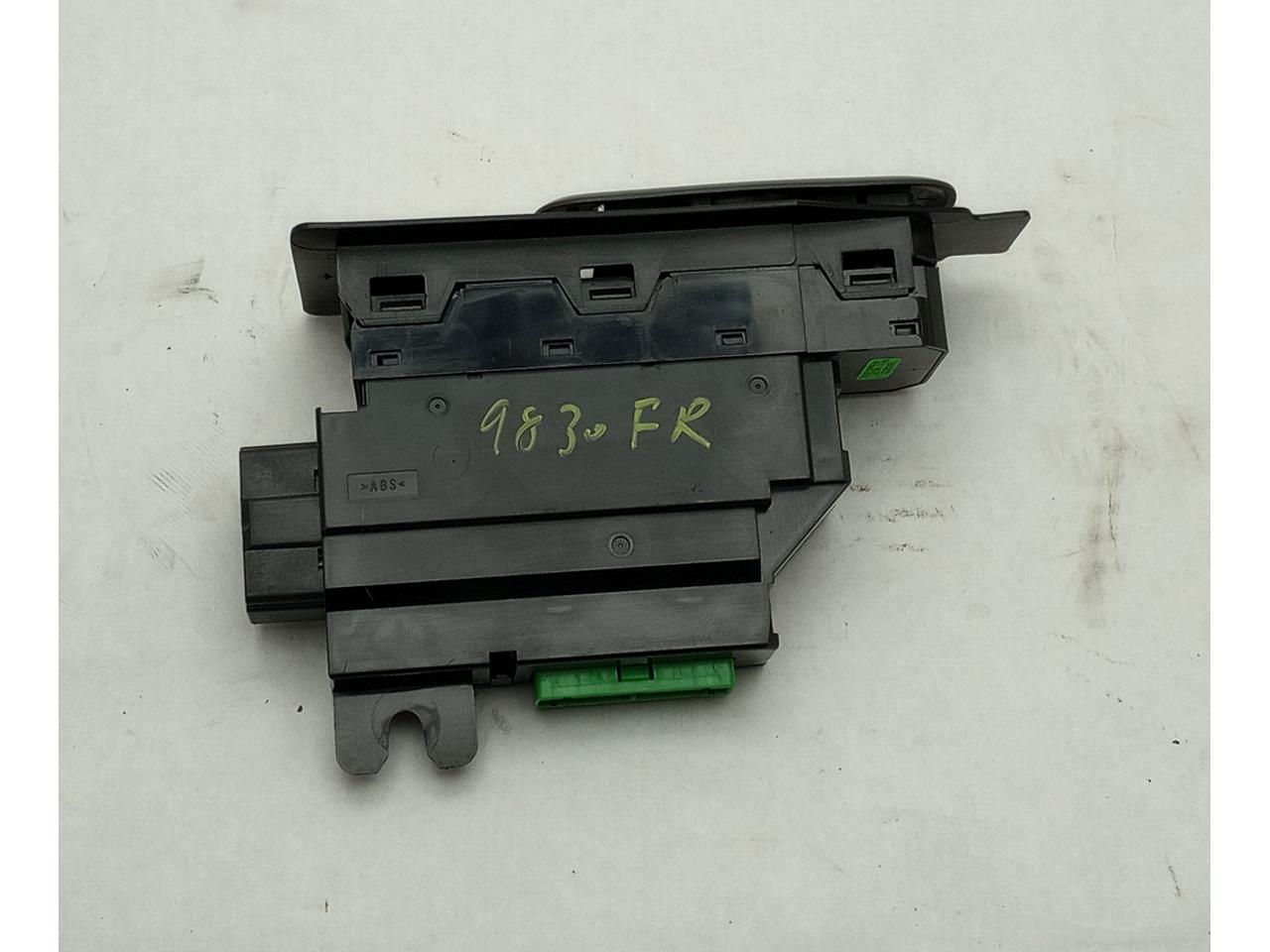 Volvo V70 Passenger Right Front Door Window Switch