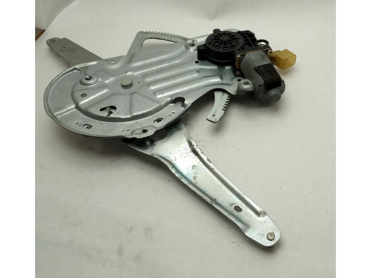 Volvo V70 Driver Left Front Window Regulator