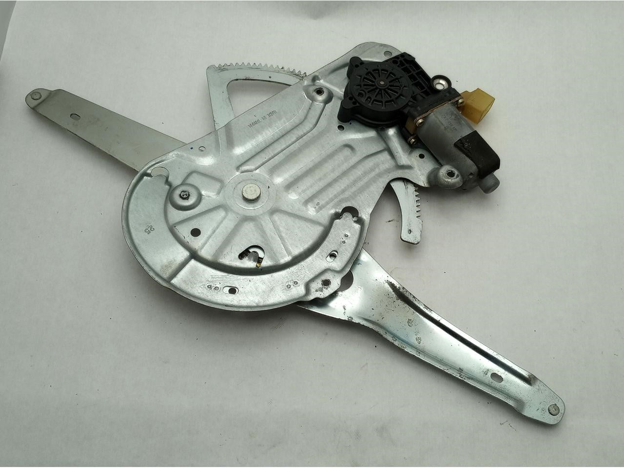 Volvo V70 Driver Left Front Window Regulator