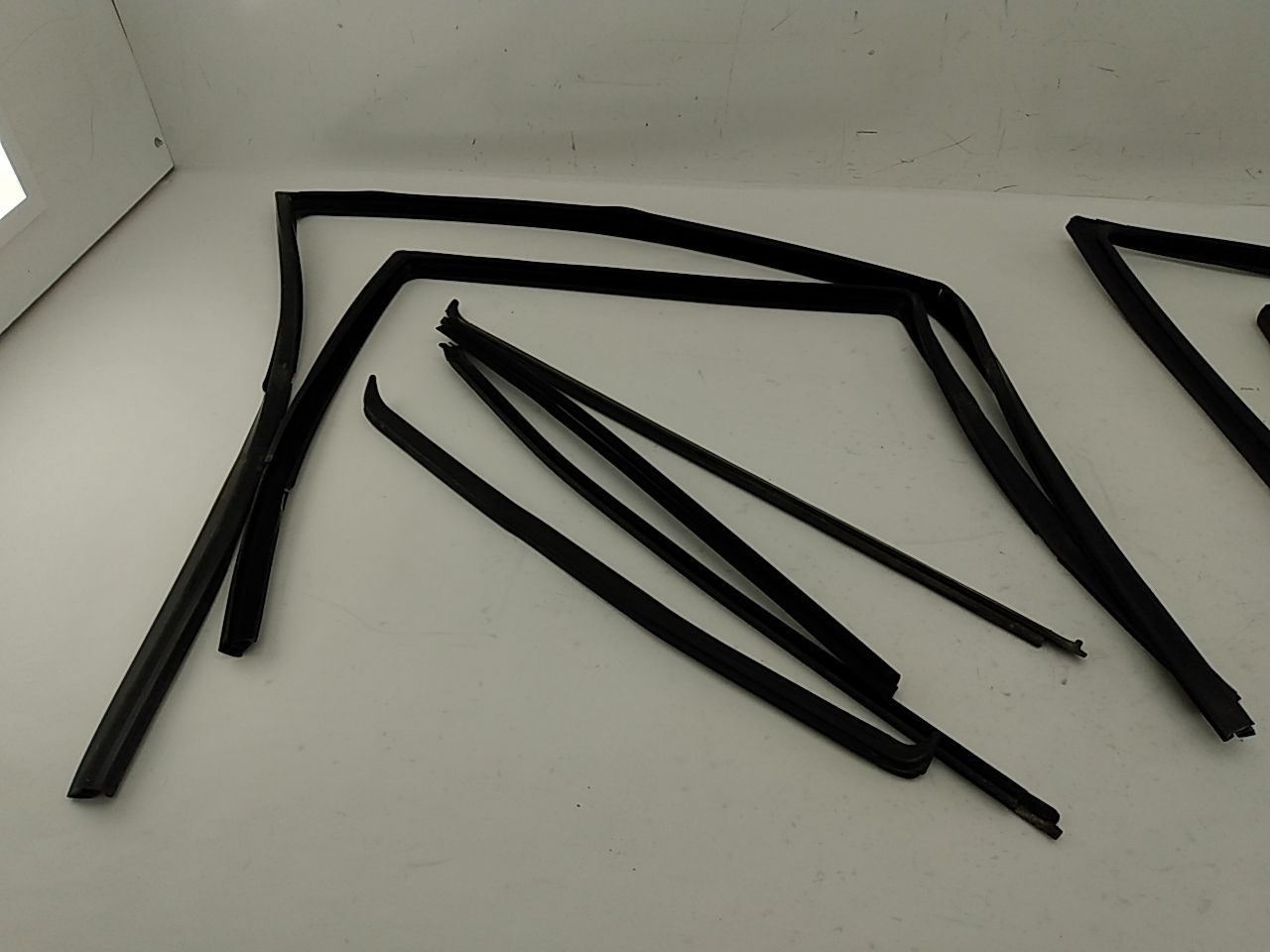 Volvo V70 Set Of Door Window Seals - 0