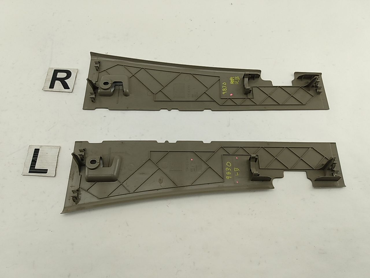 Volvo V70 Pair Of Rear Upper Trim Panels - 0