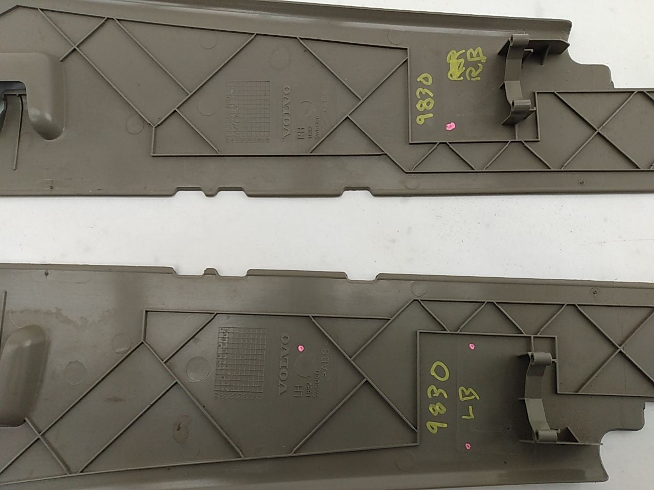 Volvo V70 Pair Of Rear Upper Trim Panels