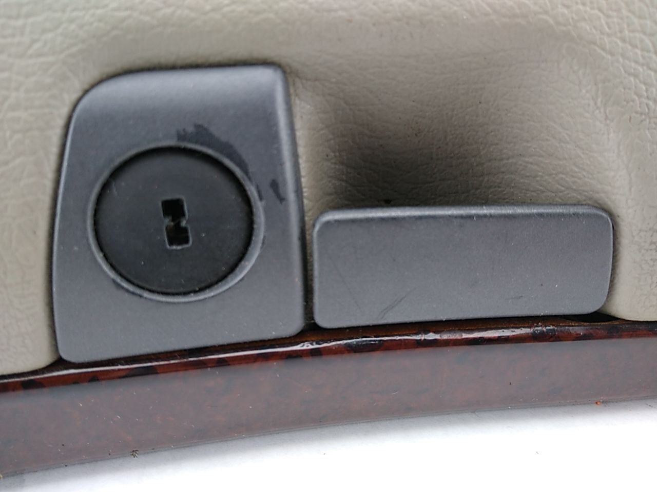 Volvo V70 Glove Box