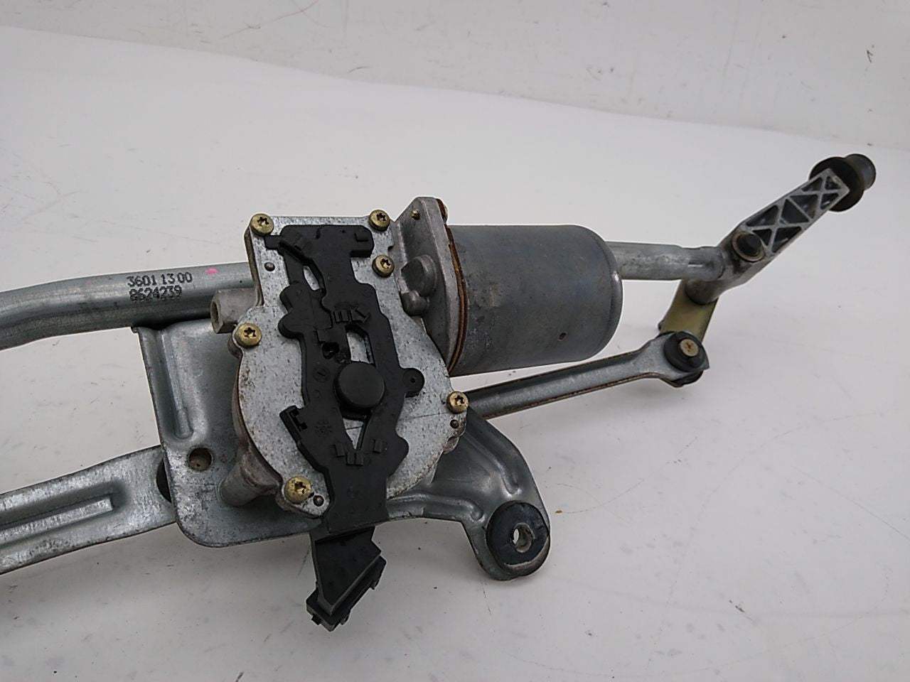 Volvo V70 Front Windshield Wiper Transmission and Motor