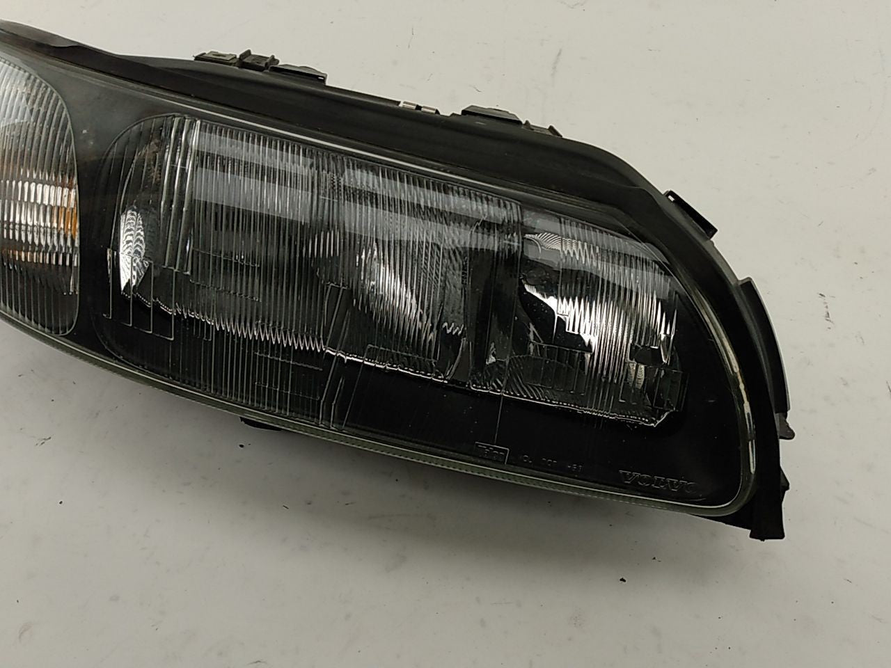 Volvo V70 Passenger Right Headlight Lamp