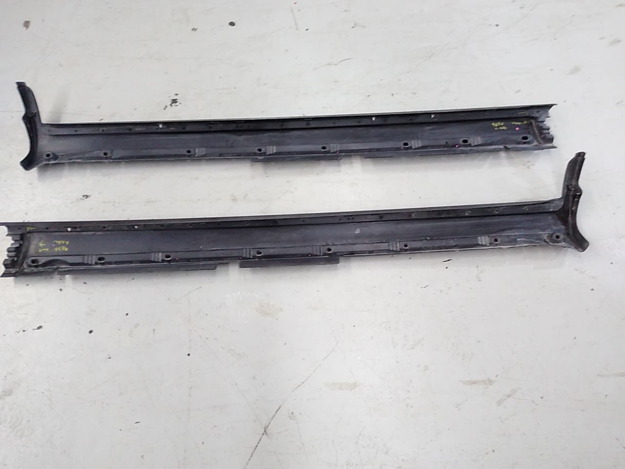 Volvo V70 Pair Of Rocker Panel Side Skirts - 0