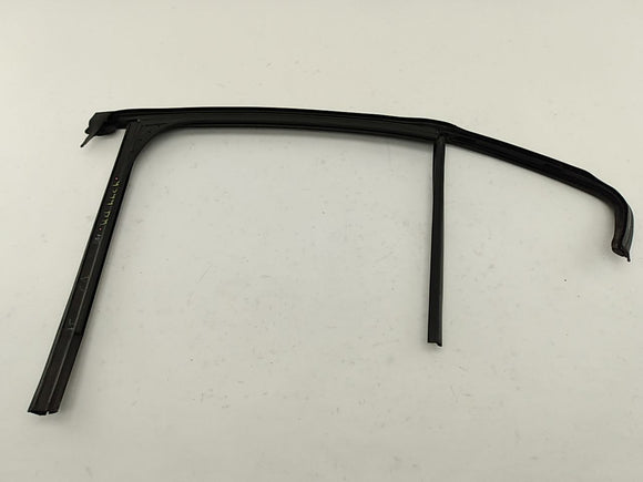 Alfa Romeo Giulia Passenger Right Rear Upper Door Window Seal