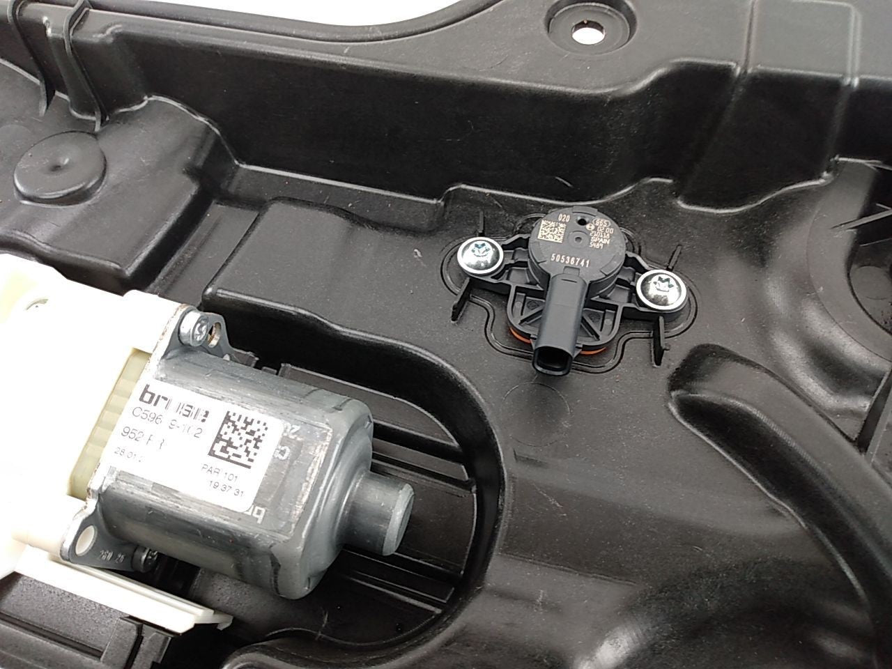 Alfa Romeo Giulia Passenger Right Front Window Regulator