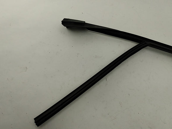Alfa Romeo Giulia Passenger Right Front Upper Door Seal Molding