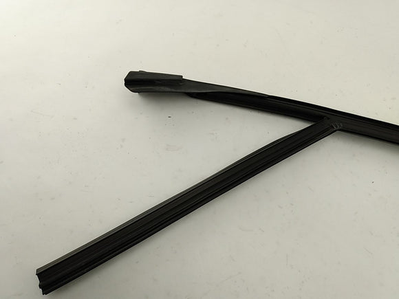 Alfa Romeo Giulia Passenger Right Front Upper Door Window Seal