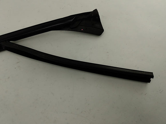 Alfa Romeo Giulia Passenger Right Front Upper Door Window Seal