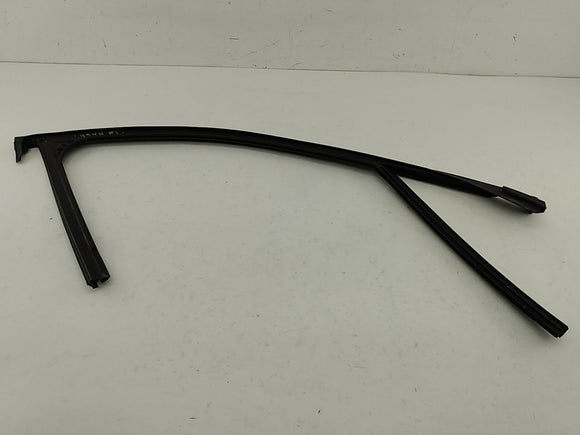 Alfa Romeo Giulia Driver Left Front Upper Door Window Seal