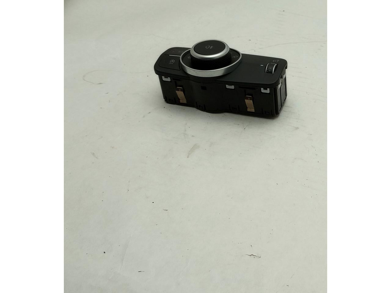 Alfa Romeo Giulia Headlight Switch Control