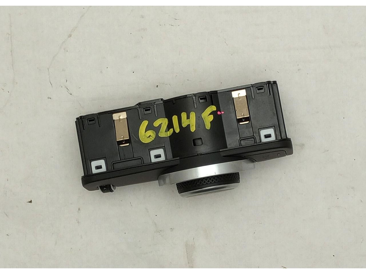 Alfa Romeo Giulia Headlight Switch Control