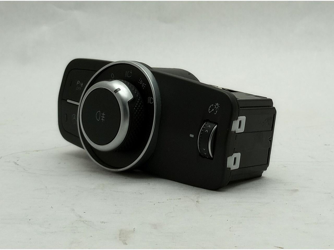 Alfa Romeo Giulia Headlight Switch Control