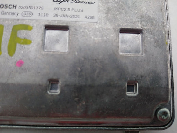 Alfa Romeo Giulia Front Windshield Lane Departure Camera