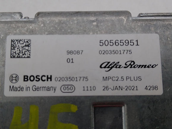 Alfa Romeo Giulia Front Windshield Lane Departure Camera