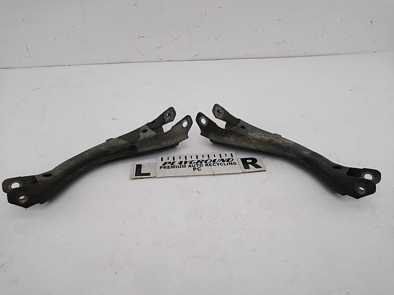 Volvo V70 Pair Of Rear Lower Control Arms