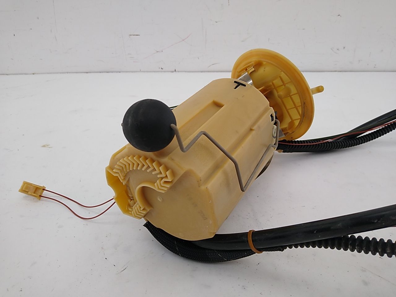 Volvo V70 Fuel Pump - 0