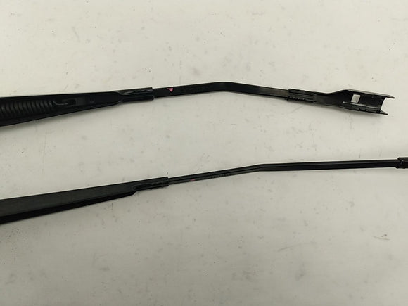 Alfa Romeo Giulia Pair Of Windshield Wiper Arms