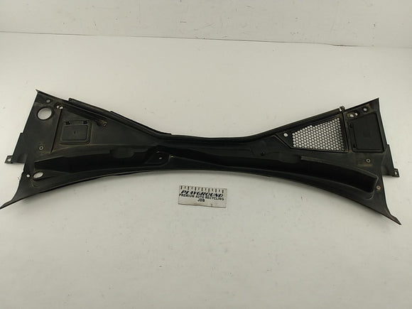 Alfa Romeo Giulia Windshield Wiper Cowl Panel