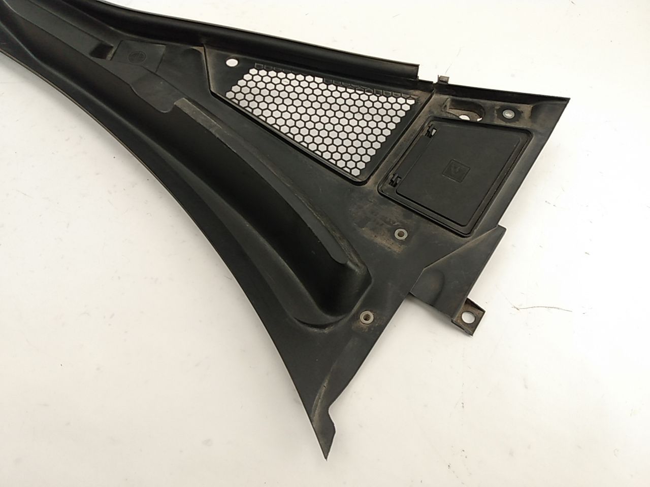 Alfa Romeo Giulia Windshield Wiper Cowl Panel