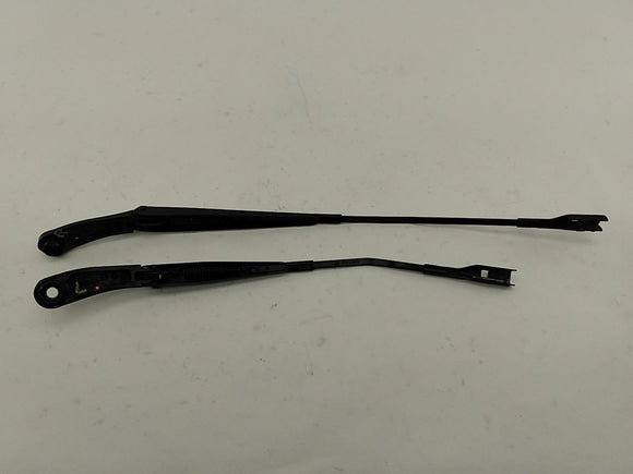 Alfa Romeo Giulia Pair Of Windshield Wiper Arms