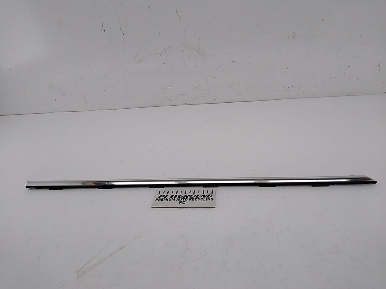 Alfa Romeo Giulia Passenger Right Front Exterior Door Window Molding Trim