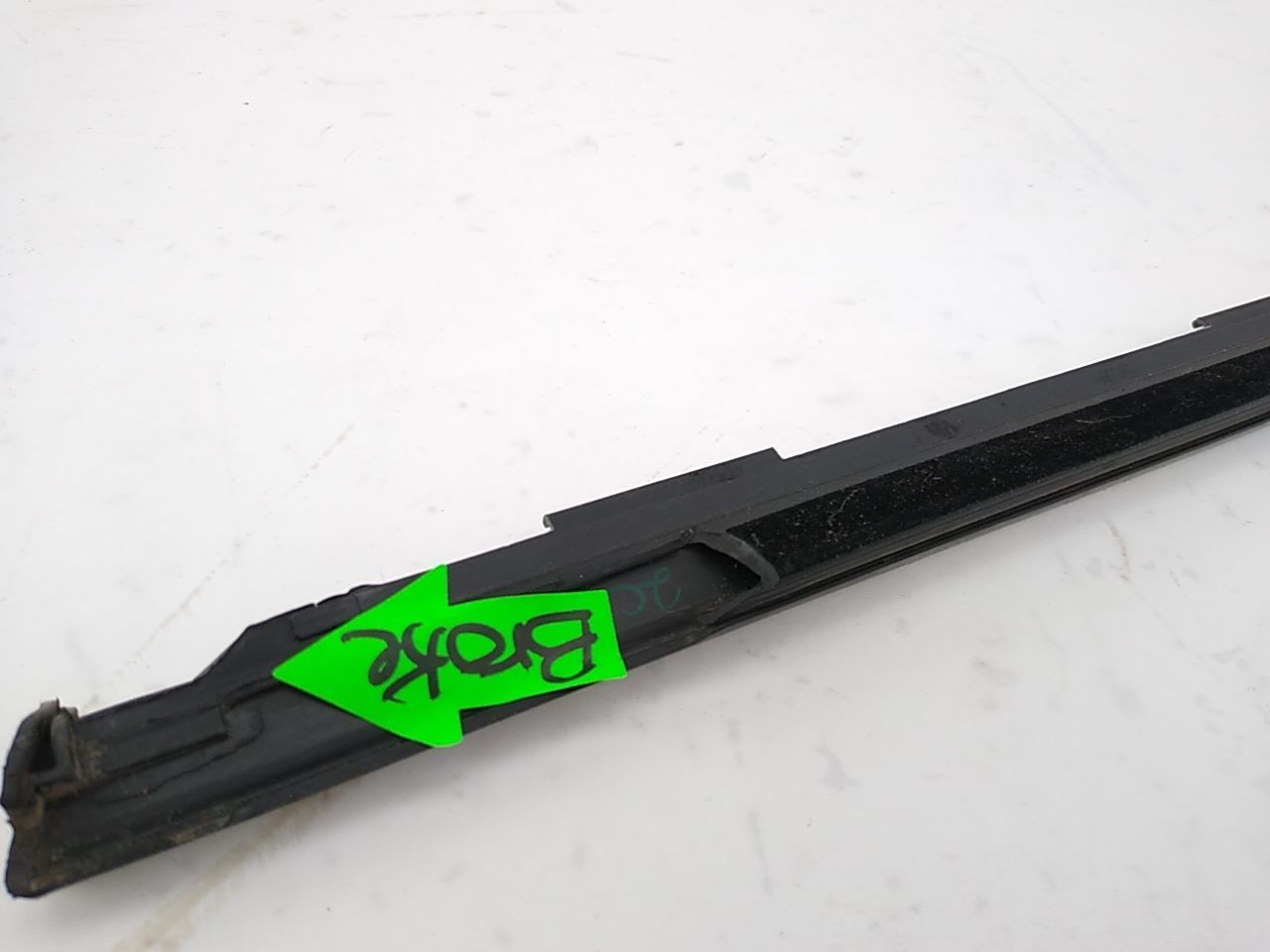 Alfa Romeo Giulia Passenger Right Front Exterior Door Window Molding Trim