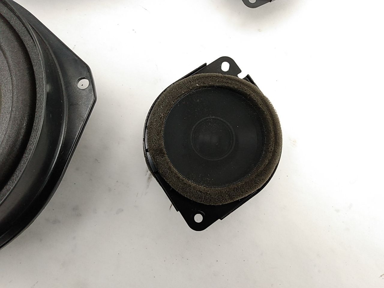 Alfa Romeo Giulia Set Of 13 Audio Speakers