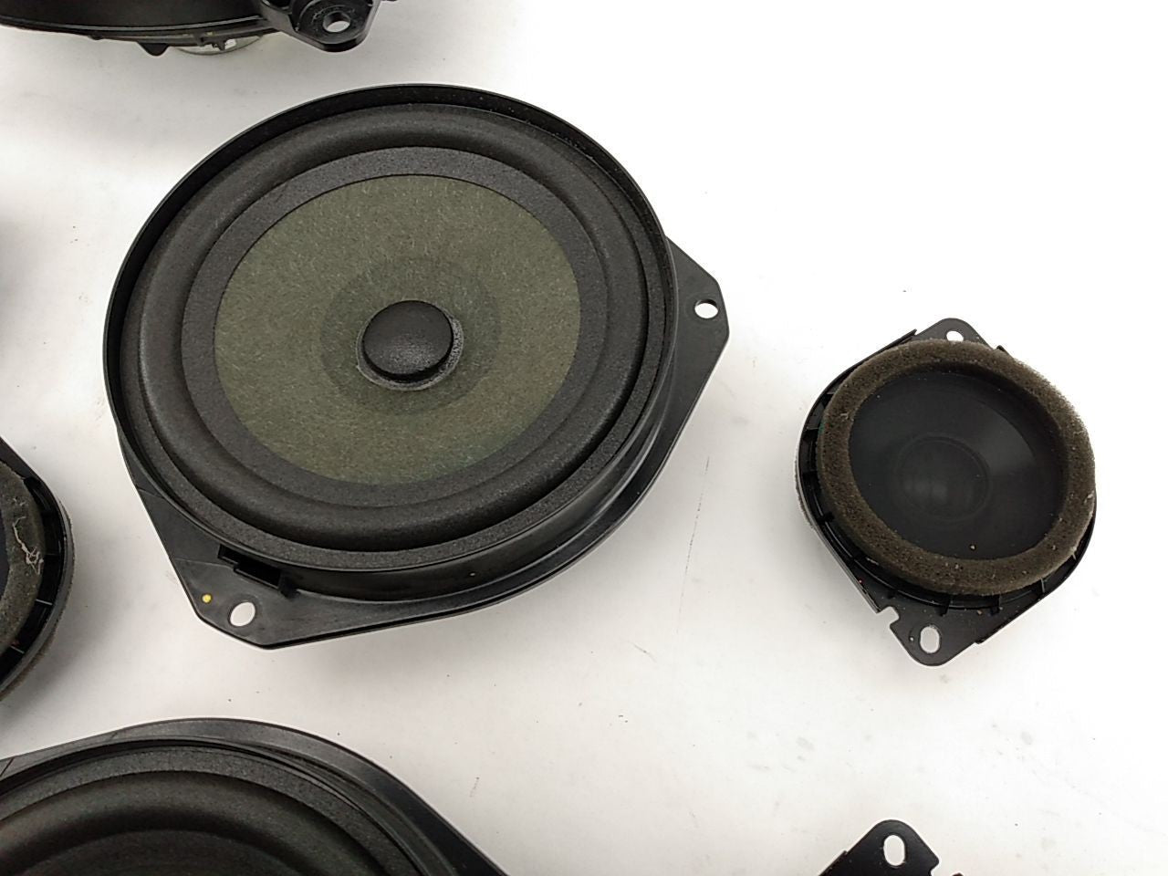 Alfa Romeo Giulia Set Of 13 Audio Speakers