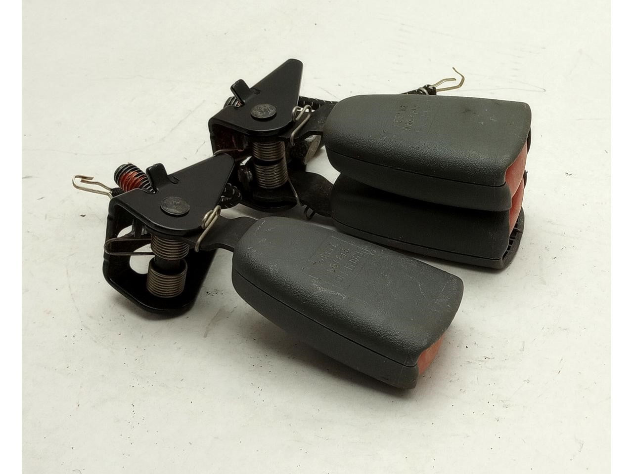 Volvo V70 Pair Of Rear Seat Belt Buckles