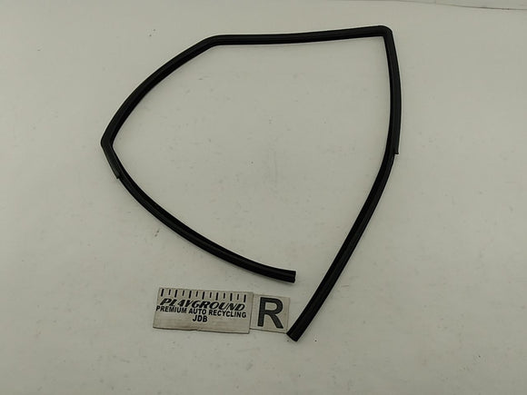 Jeep Cherokee Passenger Right Front Window Glass Seal