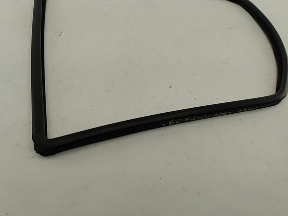 Jeep Cherokee Passenger Right Front Window Glass Seal