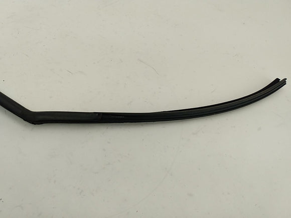Jeep Cherokee Passenger Right Front Window Glass Seal