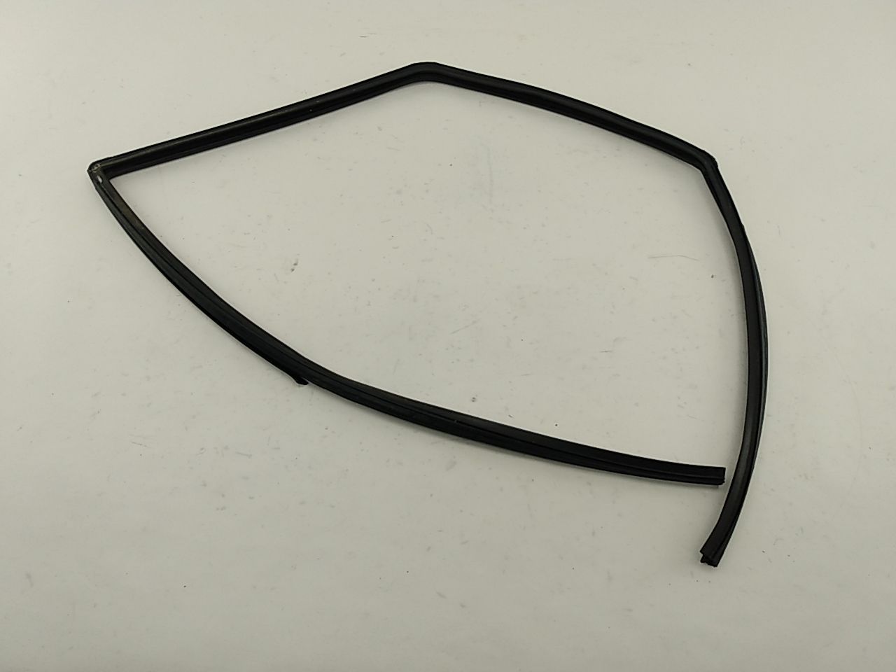 Jeep Cherokee Passenger Right Front Window Glass Seal