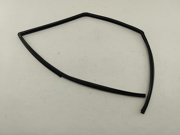 Jeep Cherokee Passenger Right Front Window Glass Seal