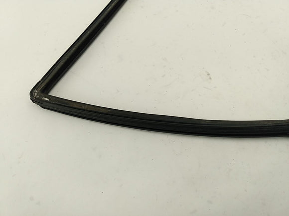 Jeep Cherokee Passenger Right Front Window Glass Seal