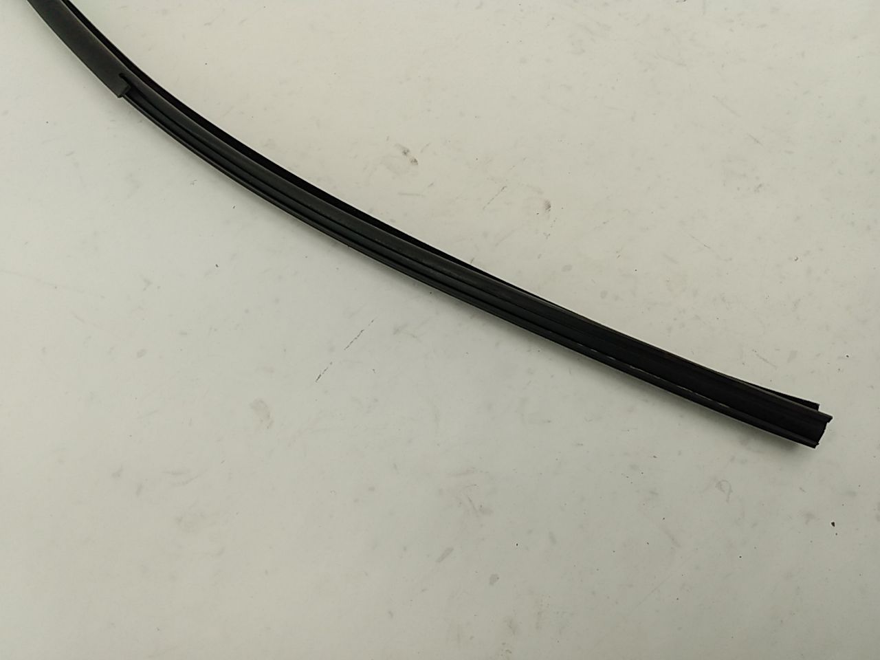 Jeep Cherokee Passenger Right Rear Window Glass Seal