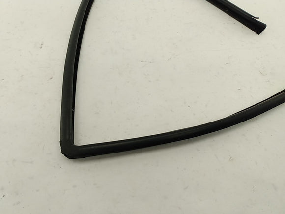 Jeep Cherokee Passenger Right Rear Window Glass Seal