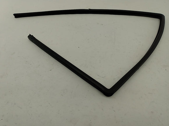 Jeep Cherokee Passenger Right Rear Window Glass Seal