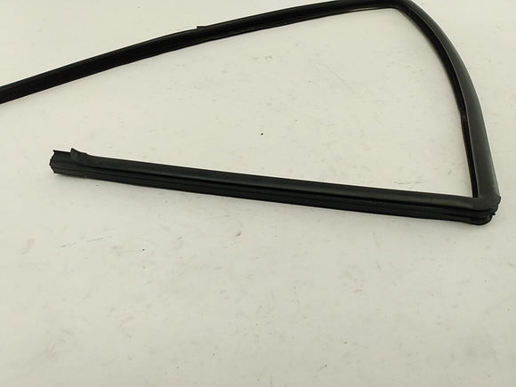 Jeep Cherokee Passenger Right Rear Window Glass Seal