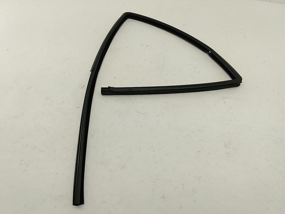 Jeep Cherokee Passenger Right Rear Window Glass Seal