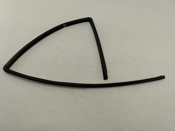 Jeep Cherokee Passenger Right Rear Window Glass Seal
