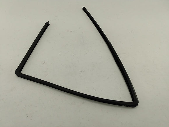 Jeep Cherokee Passenger Right Rear Window Glass Seal