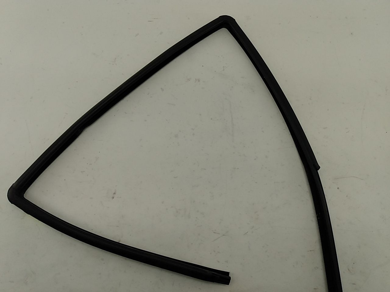 Jeep Cherokee Driver Left Rear Window Glass Seal