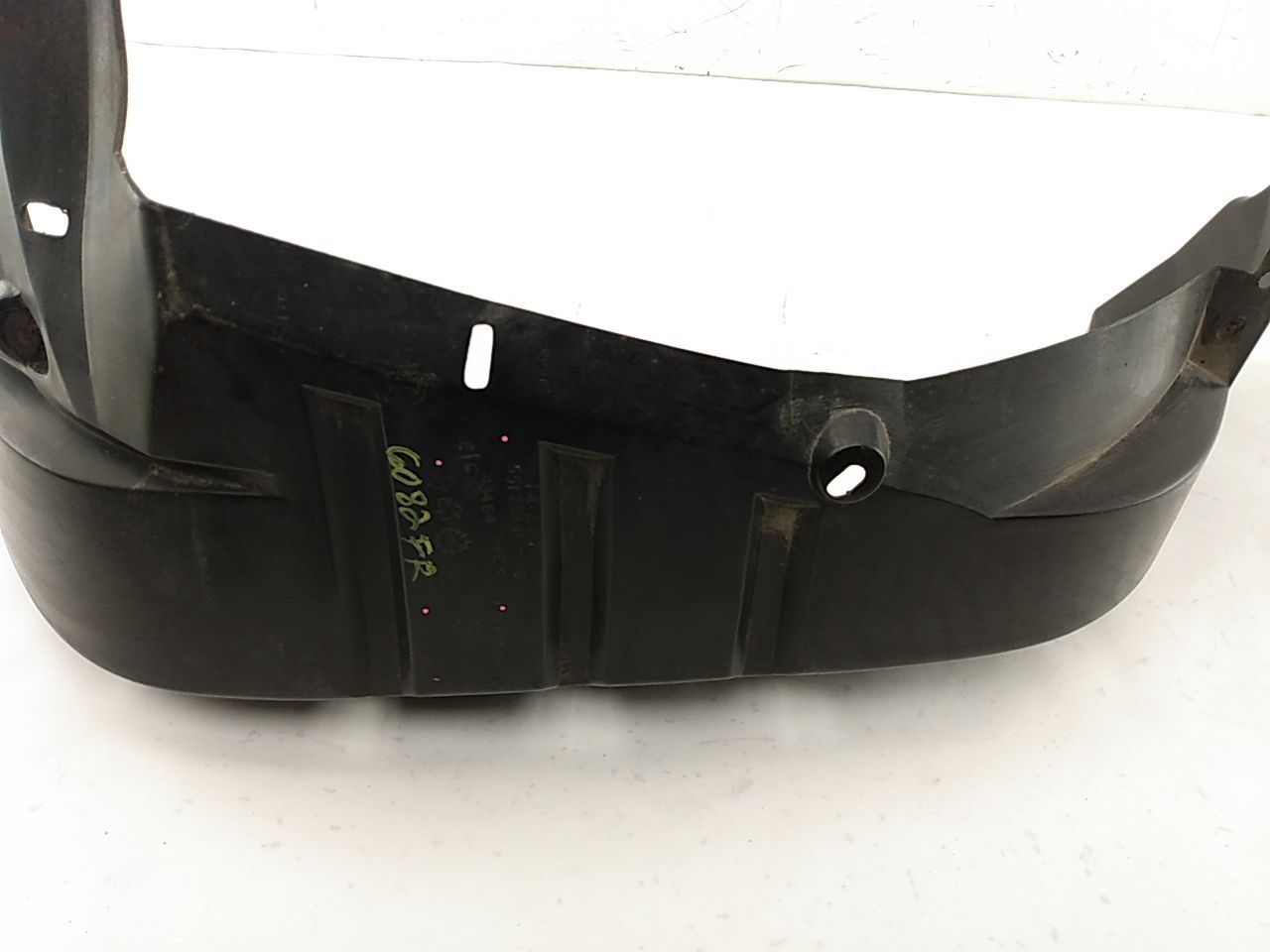 Jeep Cherokee Passenger Right Front Inner Fender Liner