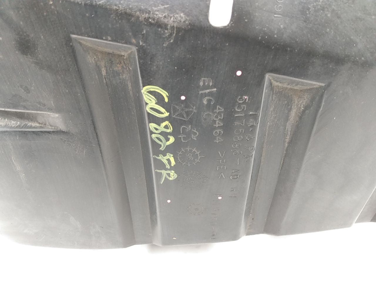 Jeep Cherokee Passenger Right Front Inner Fender Liner
